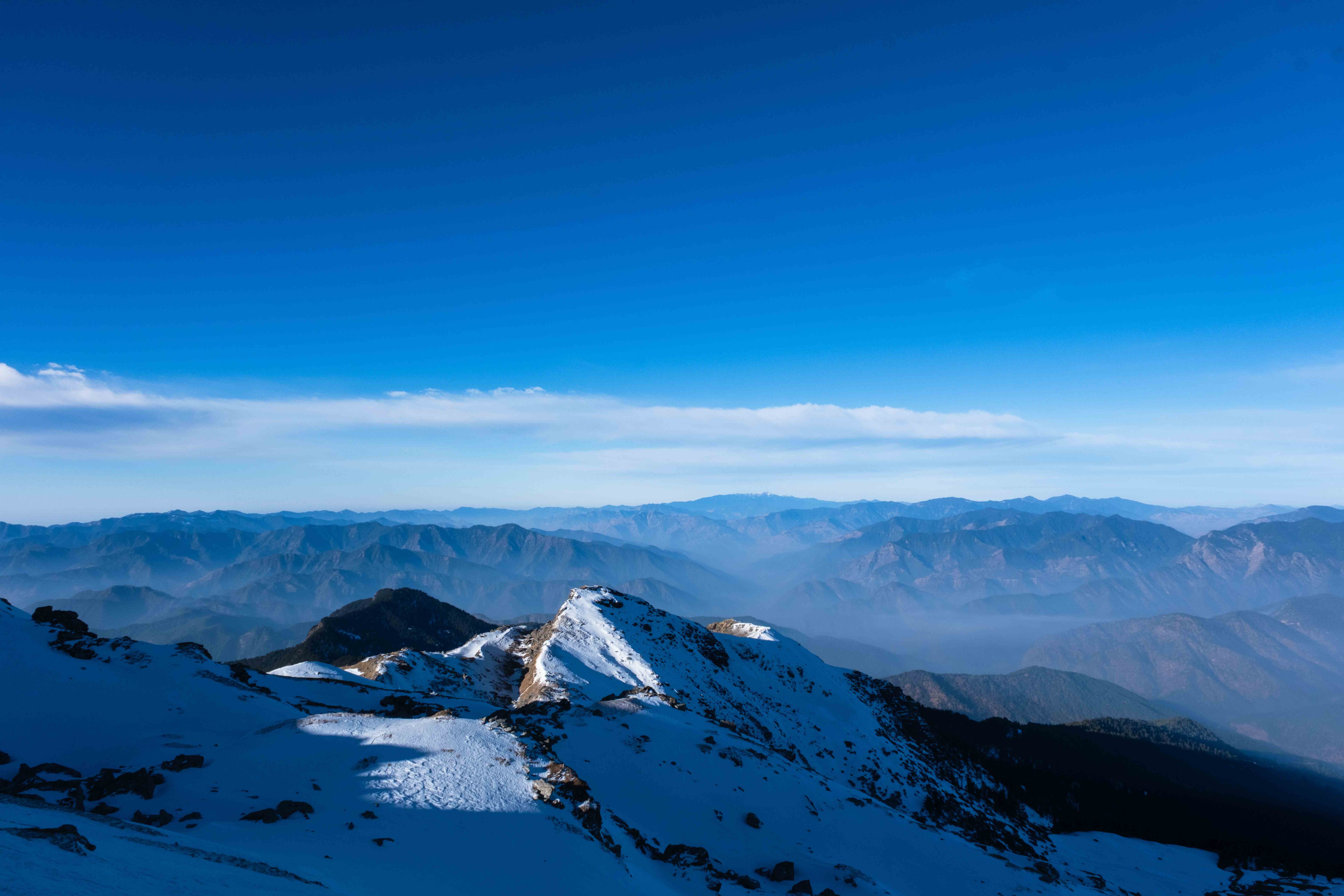 Snow-covered ridge on the Kedarkantha Trek with panoramic mountain backdrop